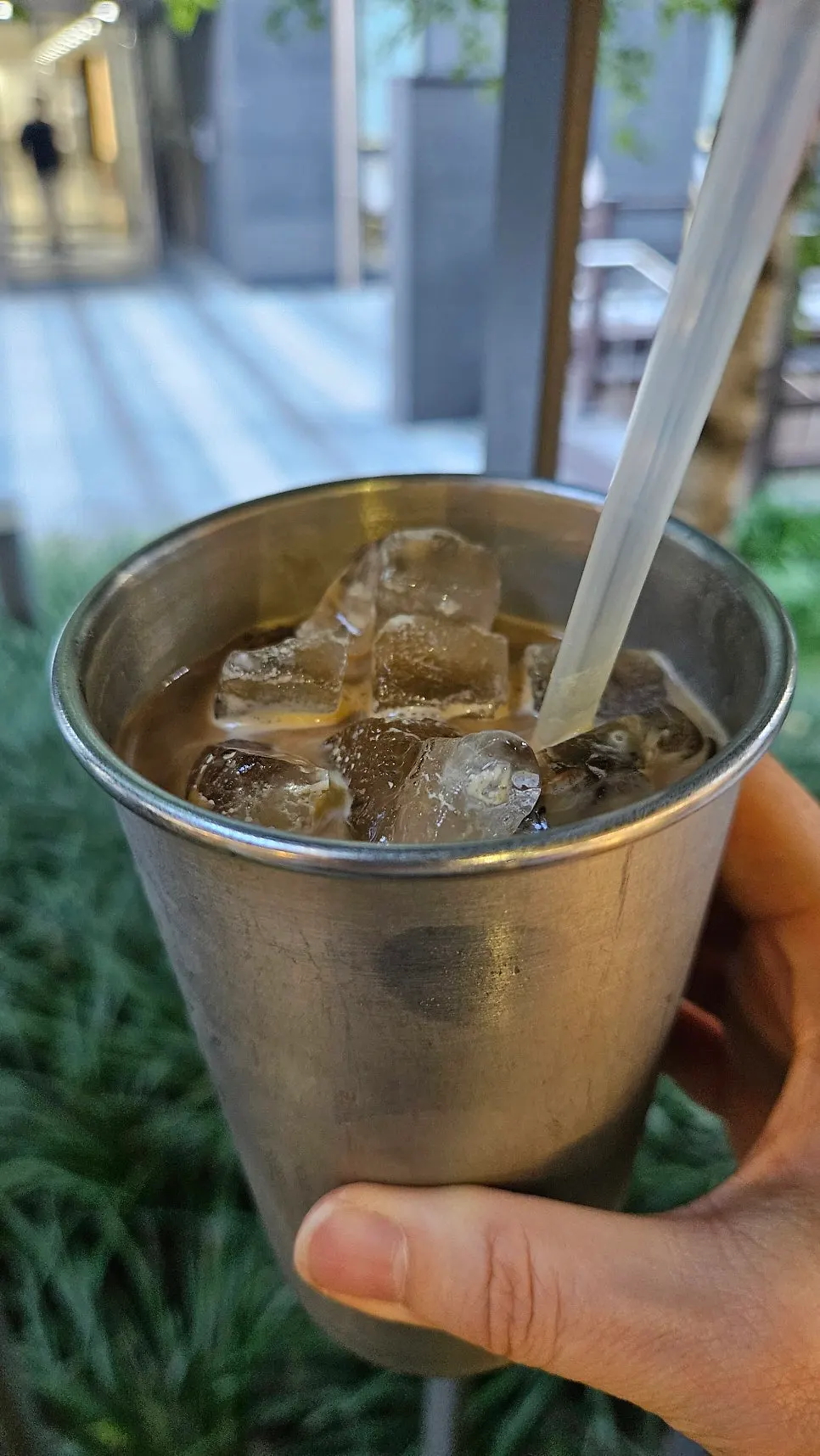 Iced Earl Grey latte with a black tea aroma