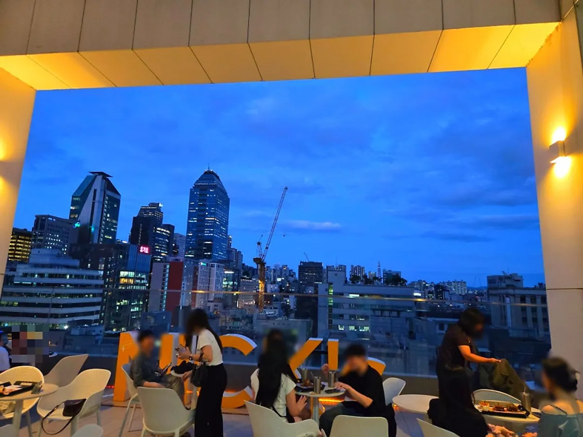 셀렉티드닉스 8층 루프탑에서 본 강남역 야경