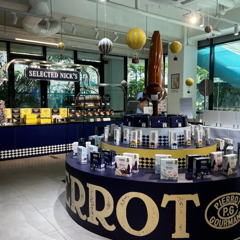 Colorful interior of the 1st-floor dessert store
