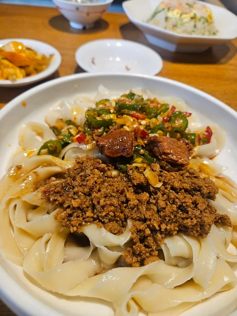 신복면관 세로 컷 음식 사진