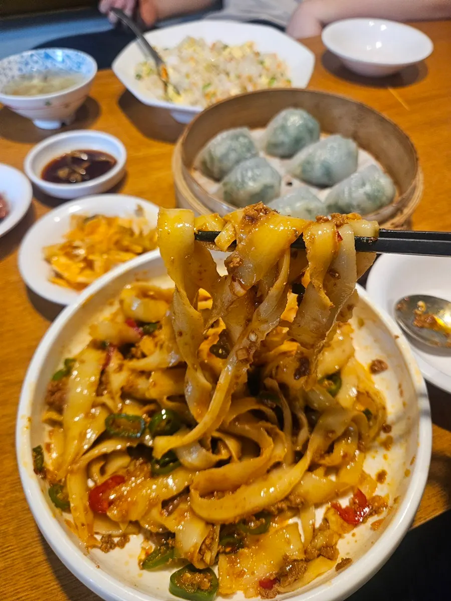 유발도삭면 면발 들어올린 모습