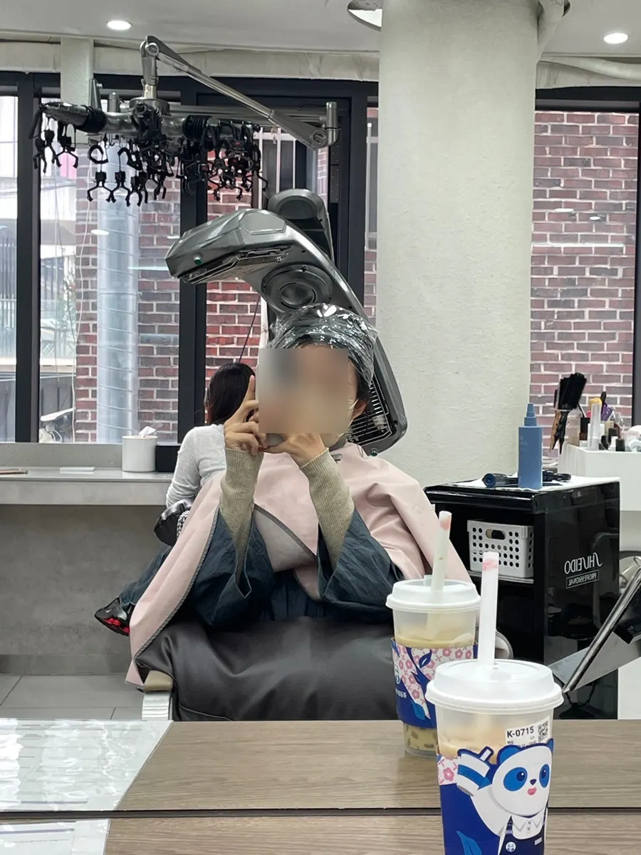 Receiving the Shiseido Clinic treatment