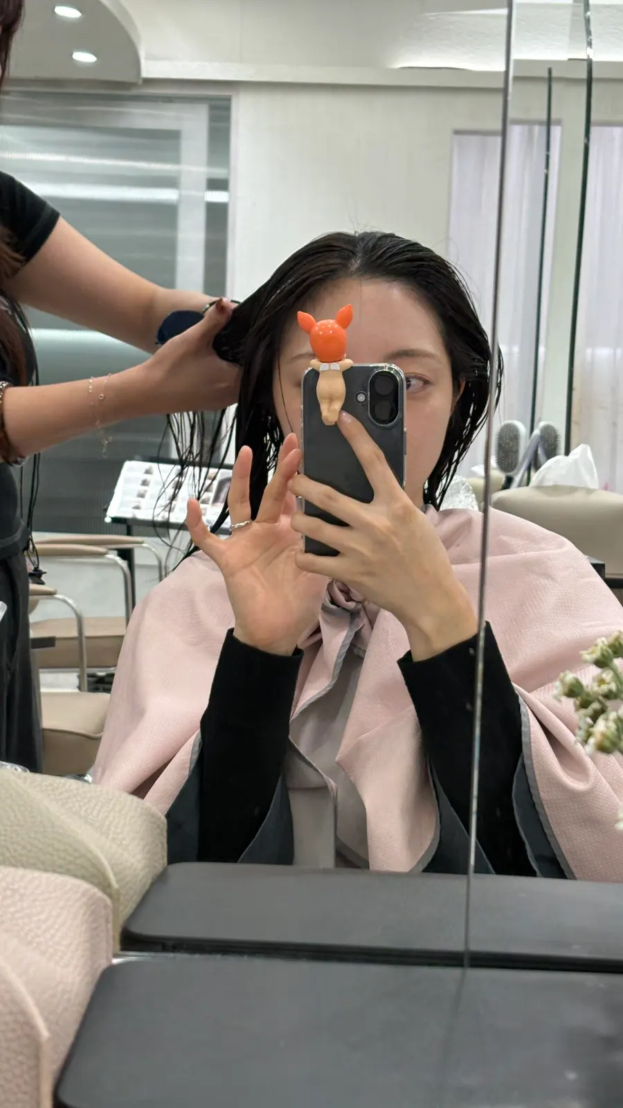 업텐스와 딥스무스를 섞어 도포하는 모습