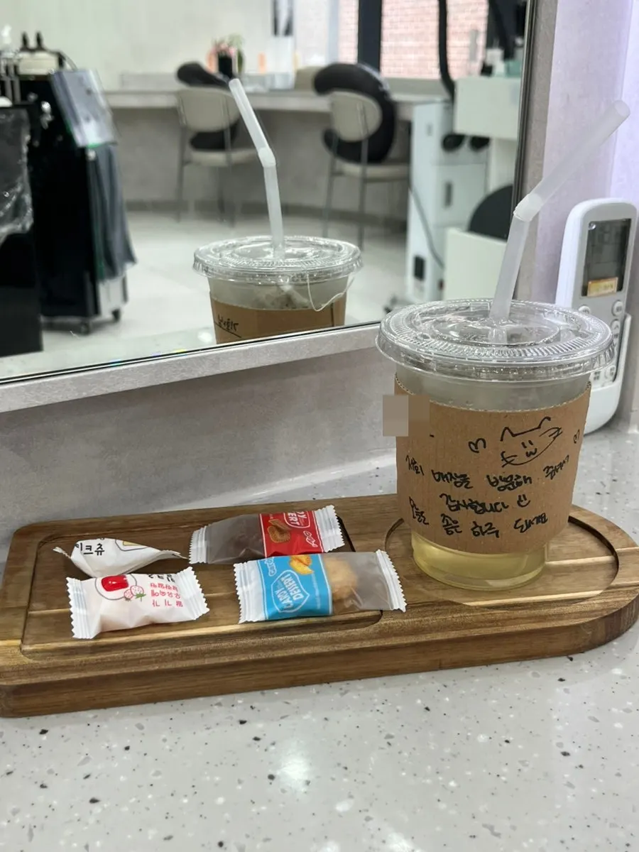 주문한 아이돌 꿀녹차 한 잔