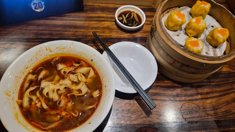 찜통에 담긴 쇼마이 가로 사진