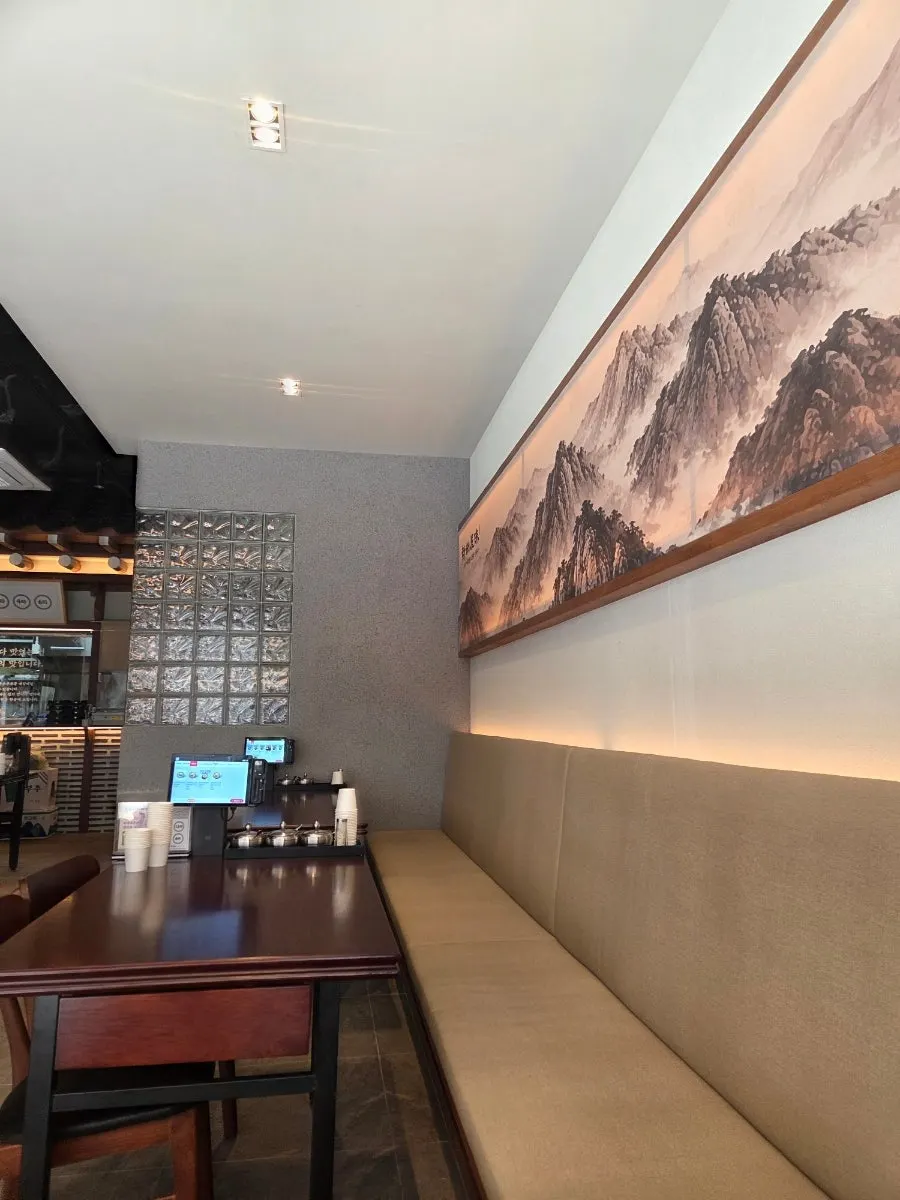 Clean, spacious seating at Sinju Okmi Gangnam Branch