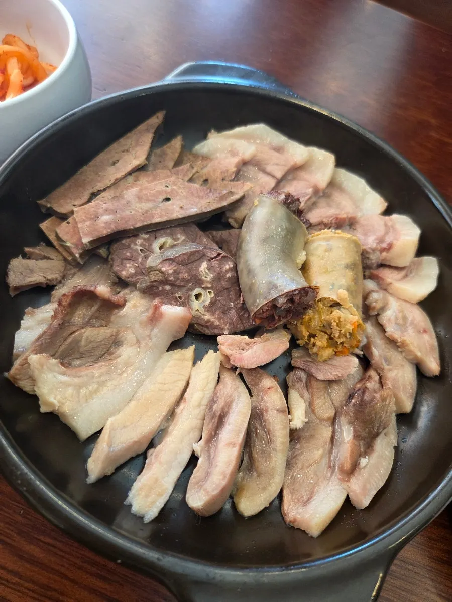 Half plate of freshly boiled pork suyuk