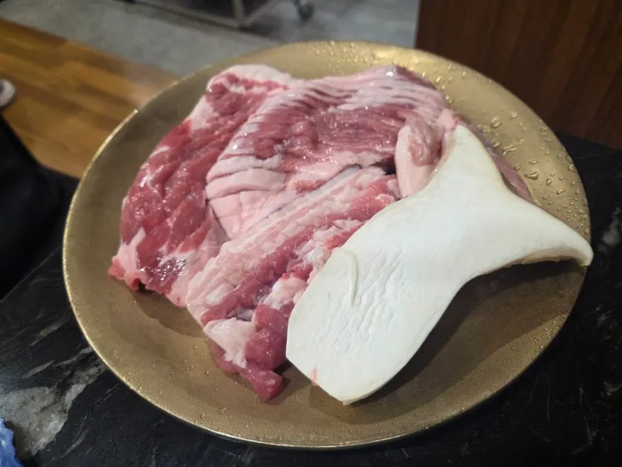 Jeju black pork geungogi with ogyeopsal and mokssal