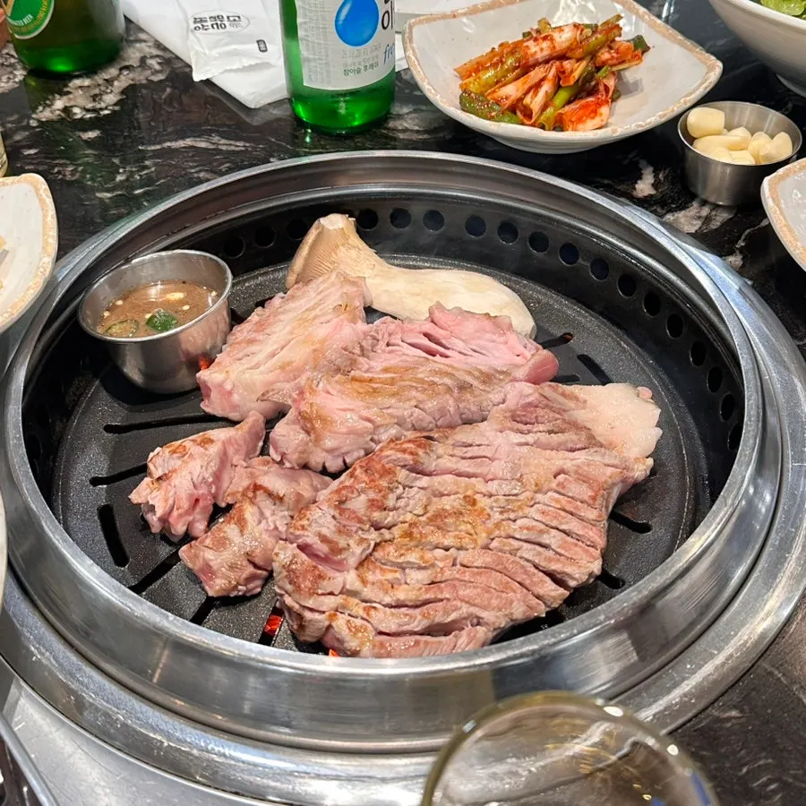 Grilled thick-cut pork cut into bite-sized pieces