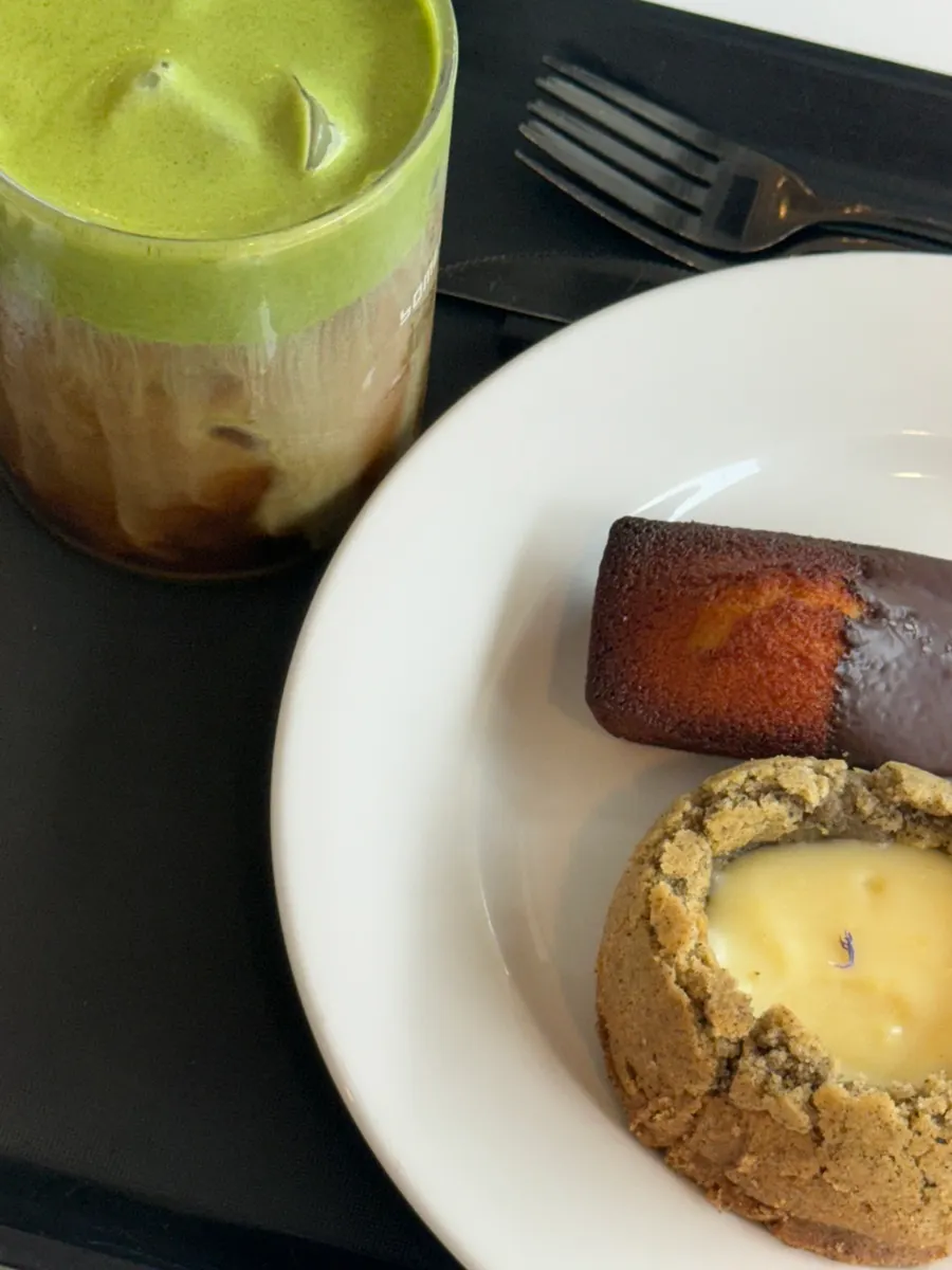 Lemon Earl Grey scone with lemon filling