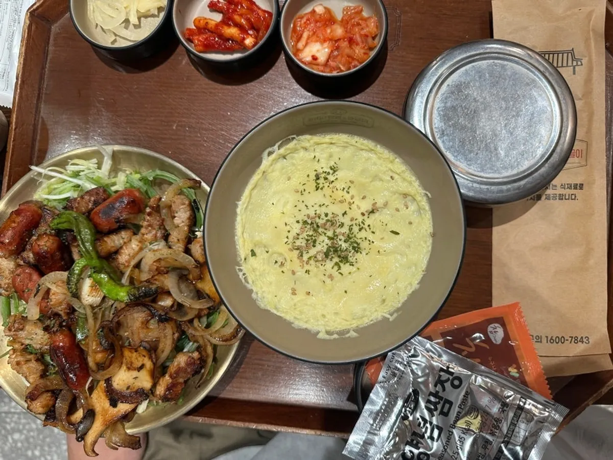 Egg-blanket rice with a soft-boiled fried egg and jjageuli