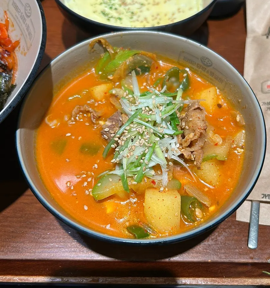 Bowl of the added mini doenjang jjageuli