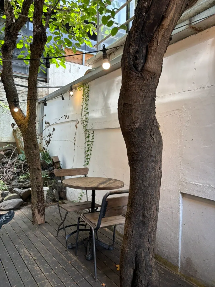 Table seating good for 2-3 people