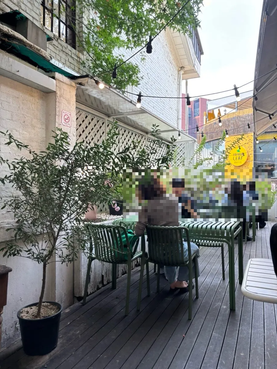 Café seating good for sharing desserts