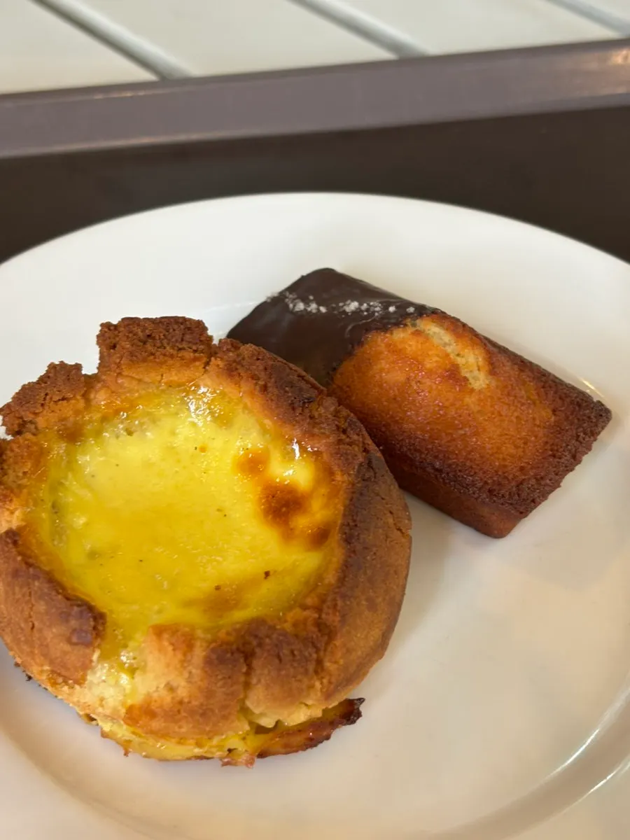 Egg cookie and salted chocolate financier