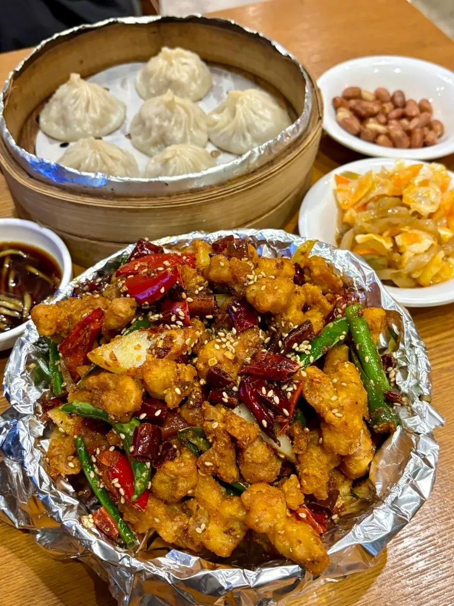 Xiao long bao panas dengan jus yang meletup