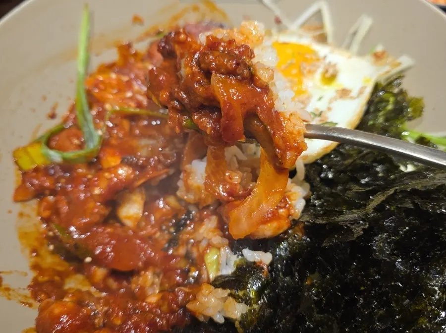 식사를 마친 1992 덮밥&짜글이 테이블