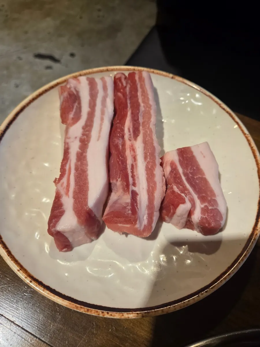 맛있게 먹은 고기 상차림