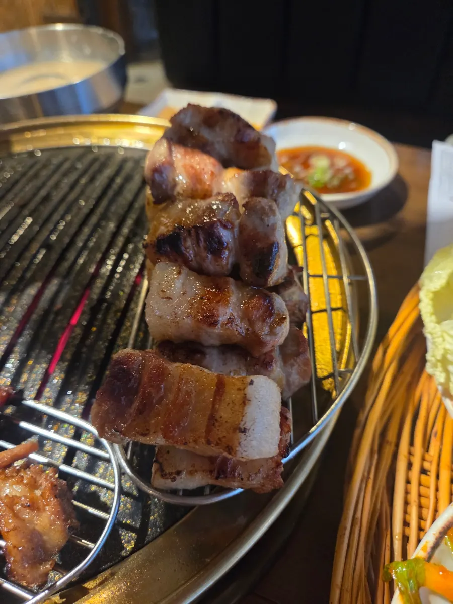 직접 구워주는 숯불 삼겹살