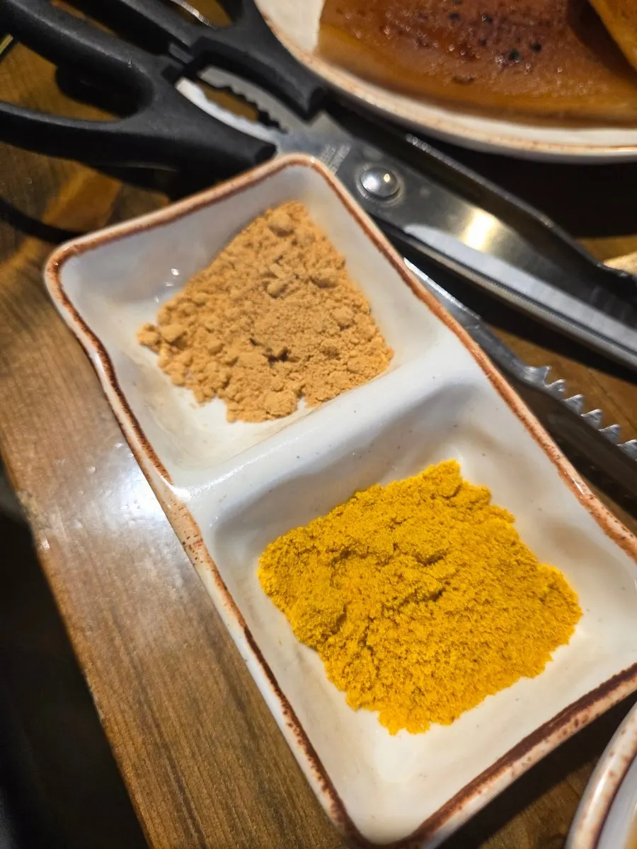 카레가루와 콩고물을 곁들인 껍데기