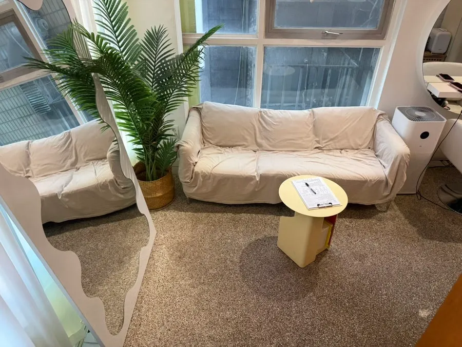 Waiting area inside Super Waxing Gangnam