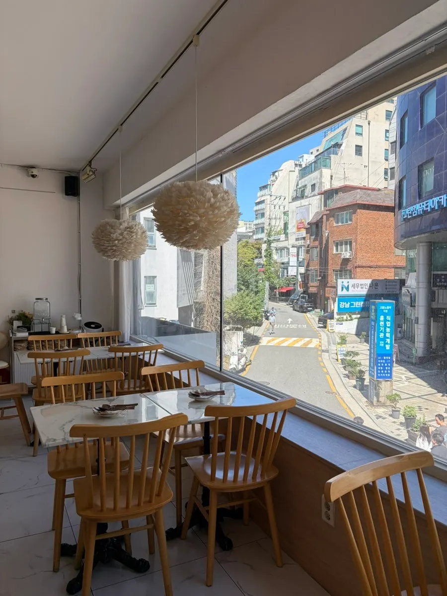 화이트톤 을지다락 강남역 내부