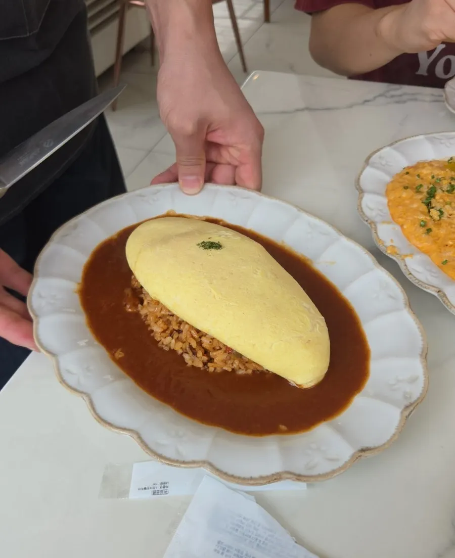 Darak Omelet Rice with the whole omelet still on top