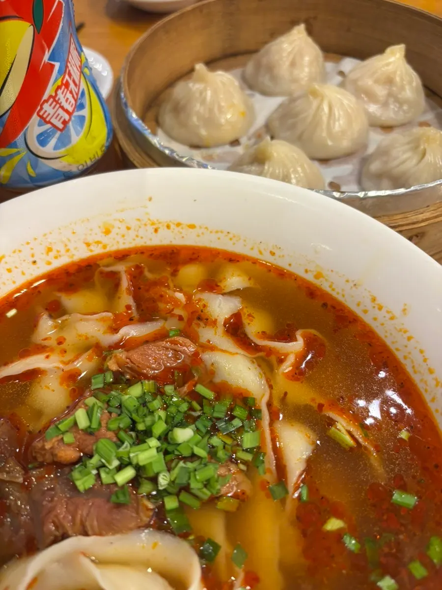 Closing shot of Sinbok Myeongwan near Gangnam Station