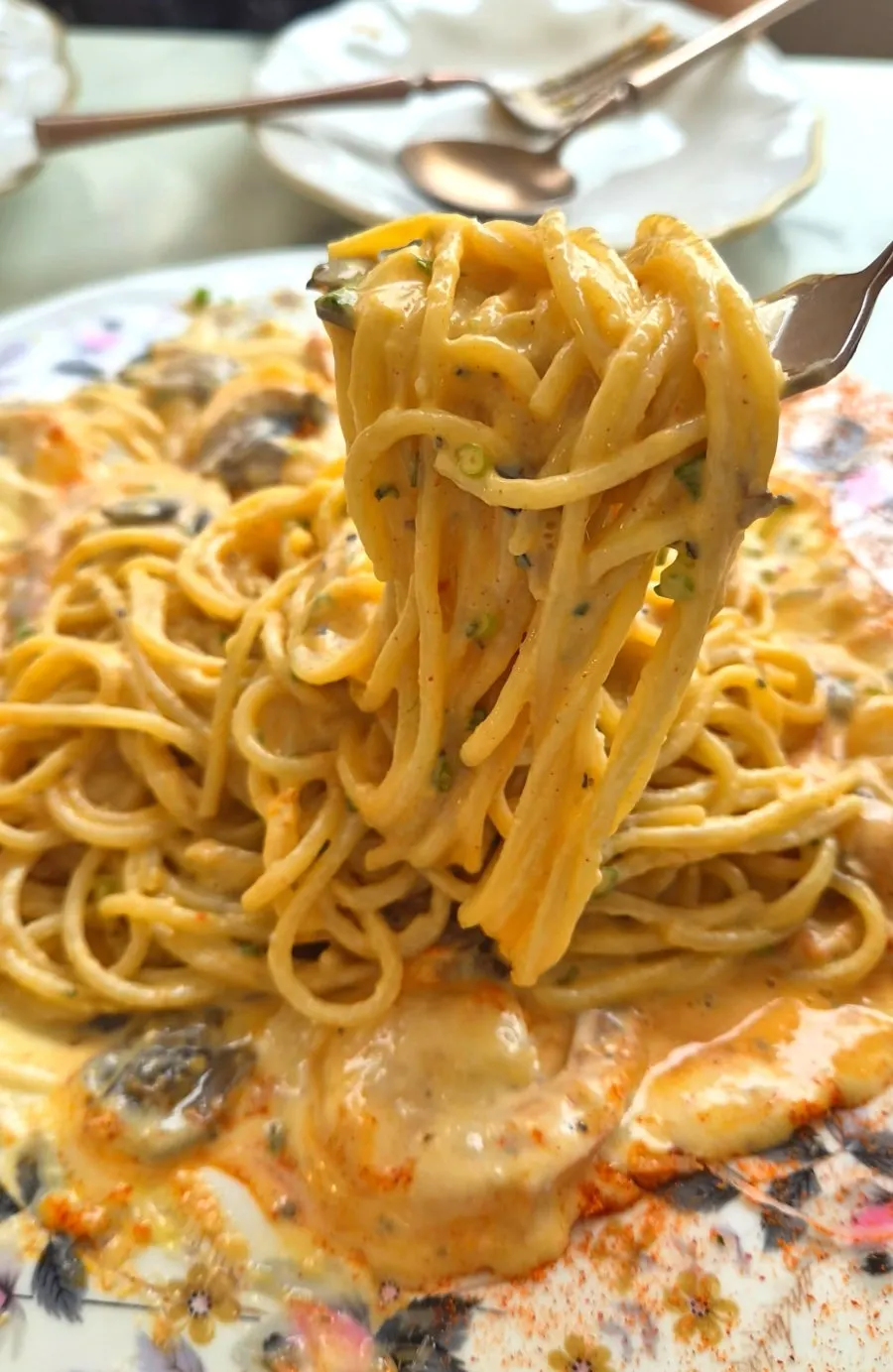 A plate of spicy cream pasta in cream sauce