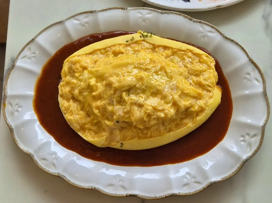 Darak omelet rice with plenty of sauce