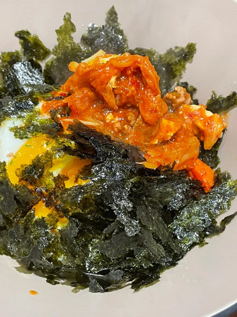 Egg rice served with the jjageuli