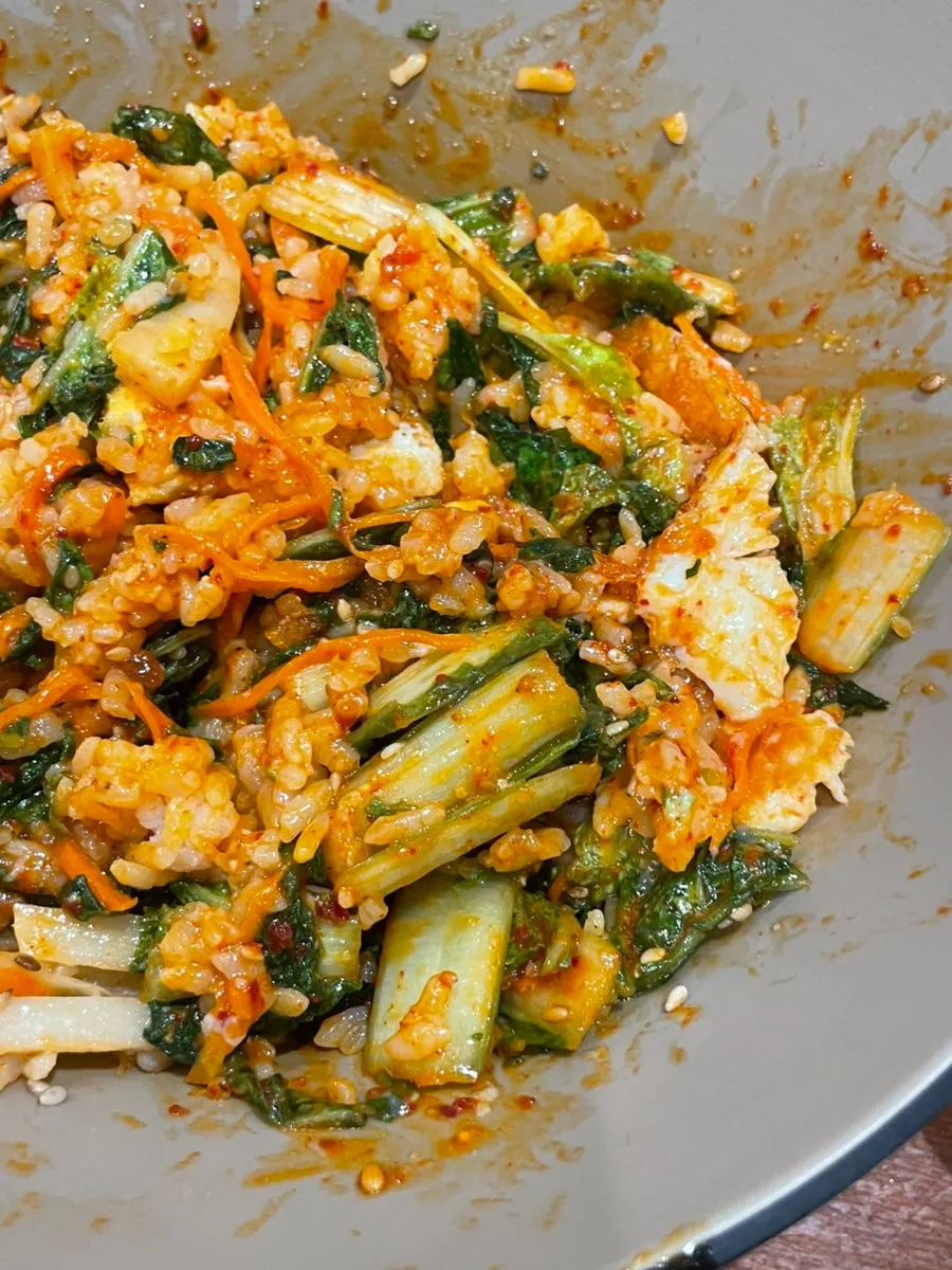 Bibimbap full of eolgari-geotjeori and vegetables