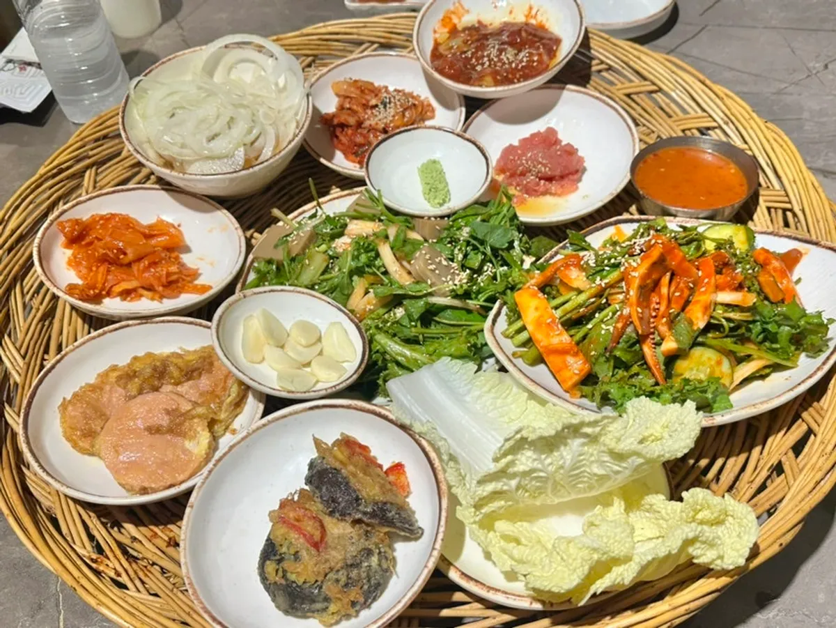 출입문 옆 오돌갈비 굽는 공간
