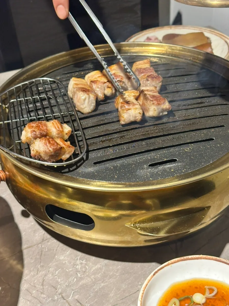 불판 위에 올라간 고기