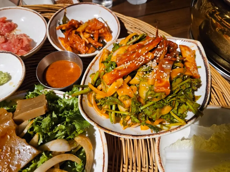 Old-style sausage and acorn jelly side dishes