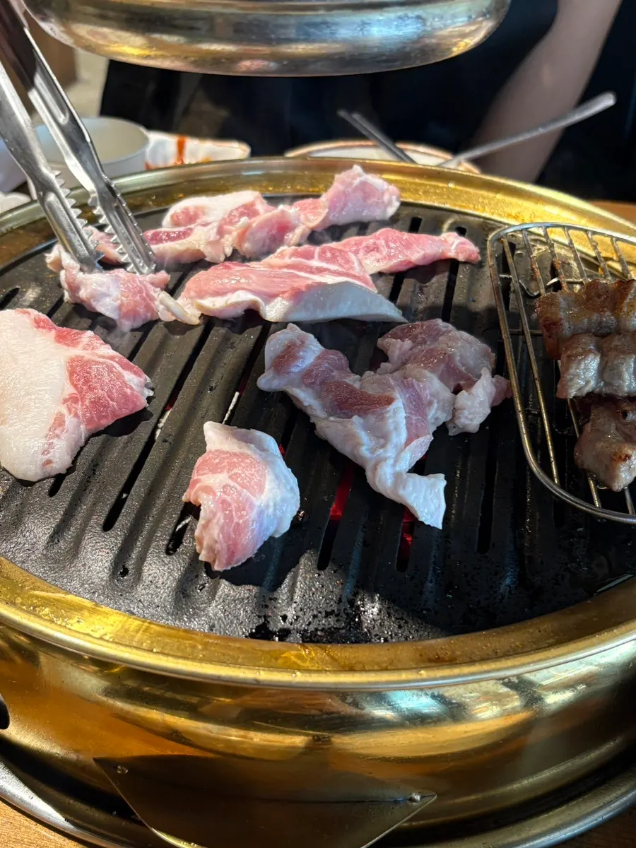 Plate of raw kkodeulsal ordered at the table