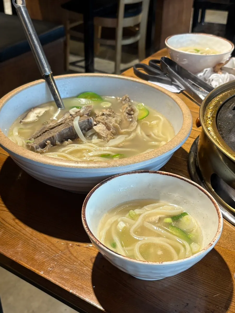 A full bowl of ₩9,900 dessert kalguksu