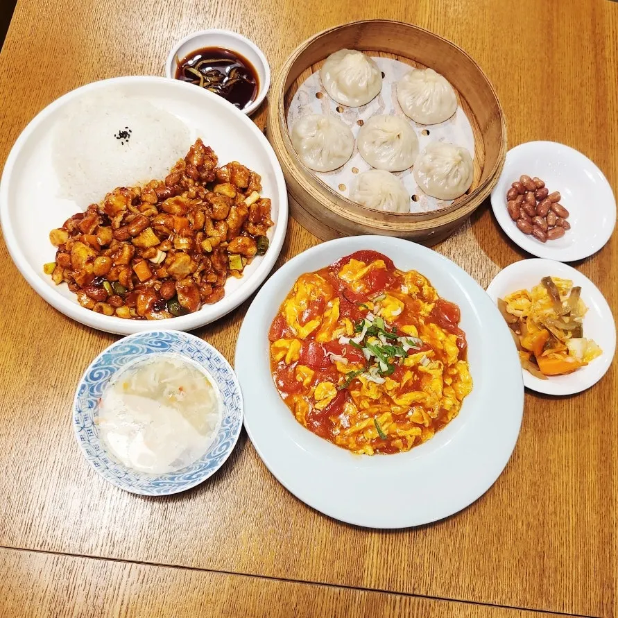 밥과 함께 맛본 궁보계정덮밥