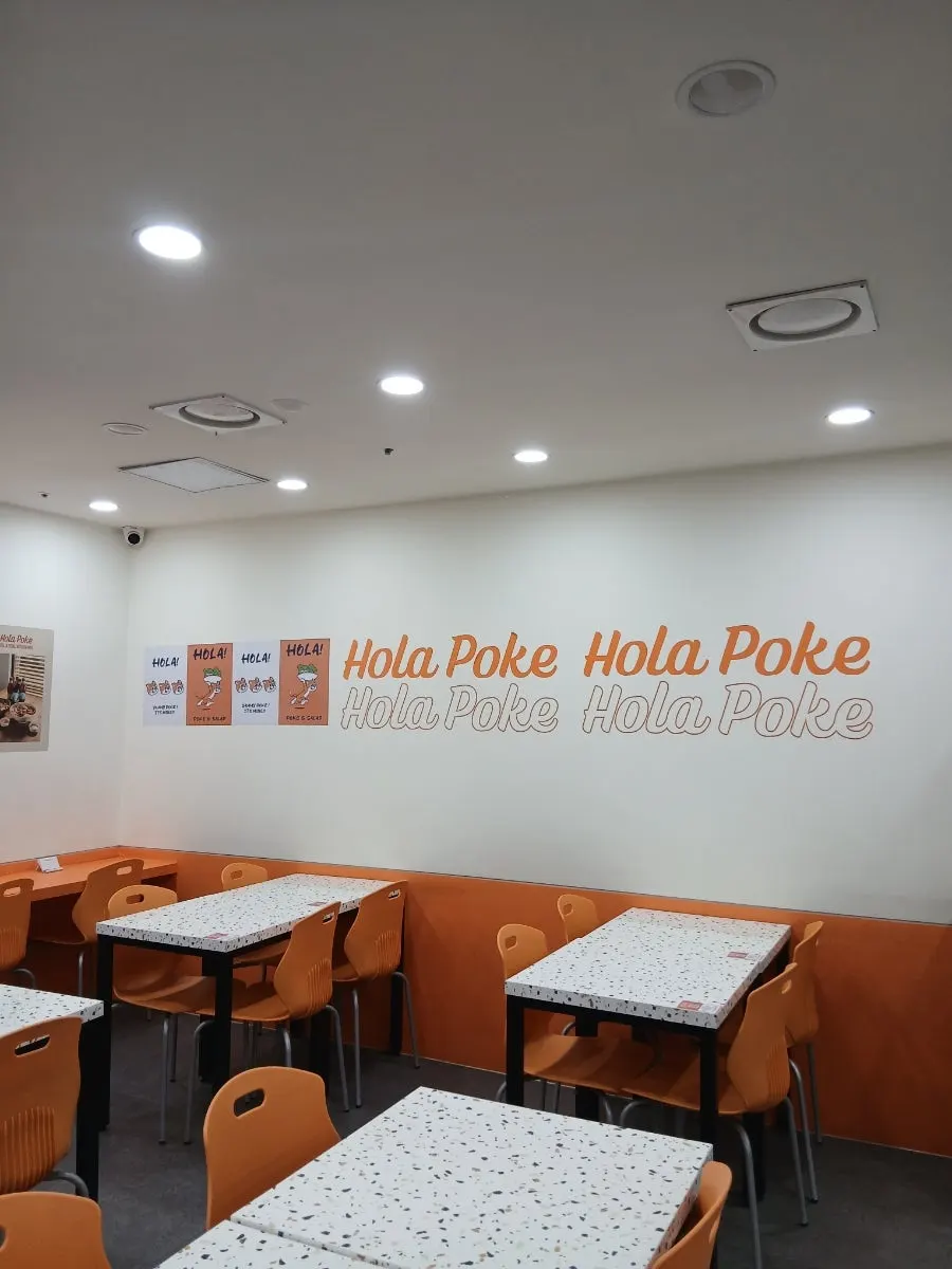 넓고 밝은 올라포케 매장 내부