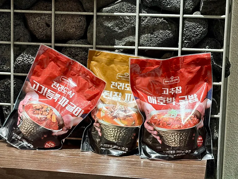 넓은 매장 단체 좌석