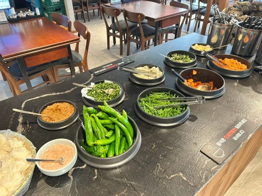 Peppers, radish salad, and diced radish kimchi side dishes