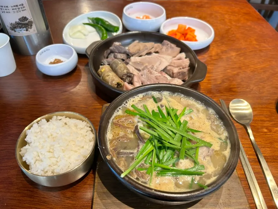 Table at Sinju Okmi Gangnam Branch after finishing the meal