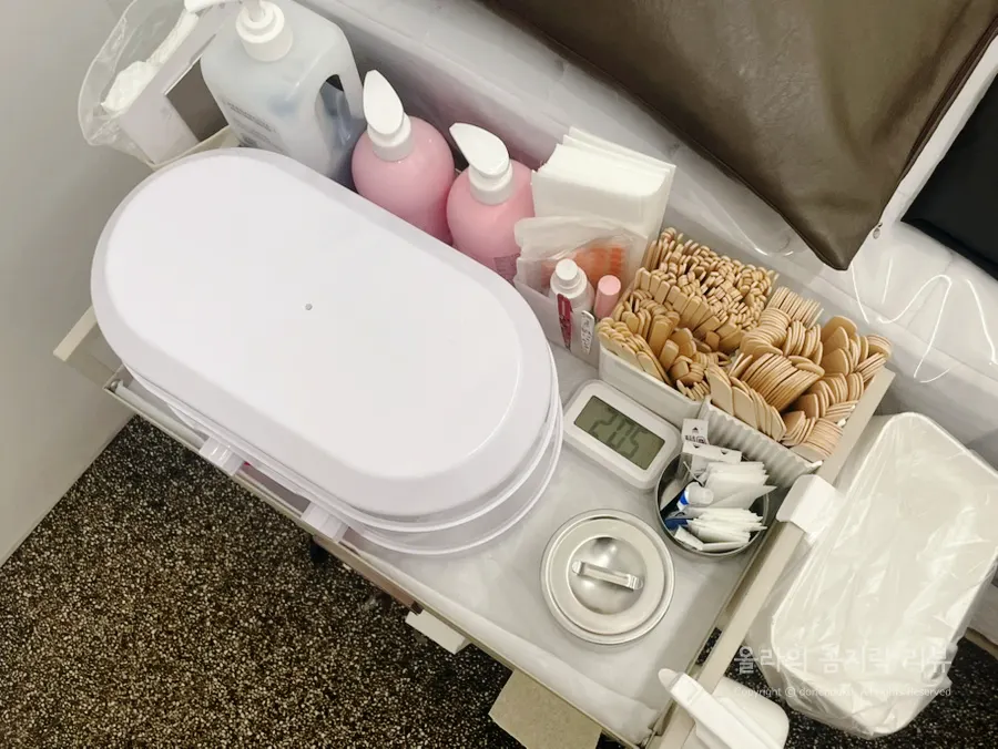 Hygienically maintained consultation and treatment space