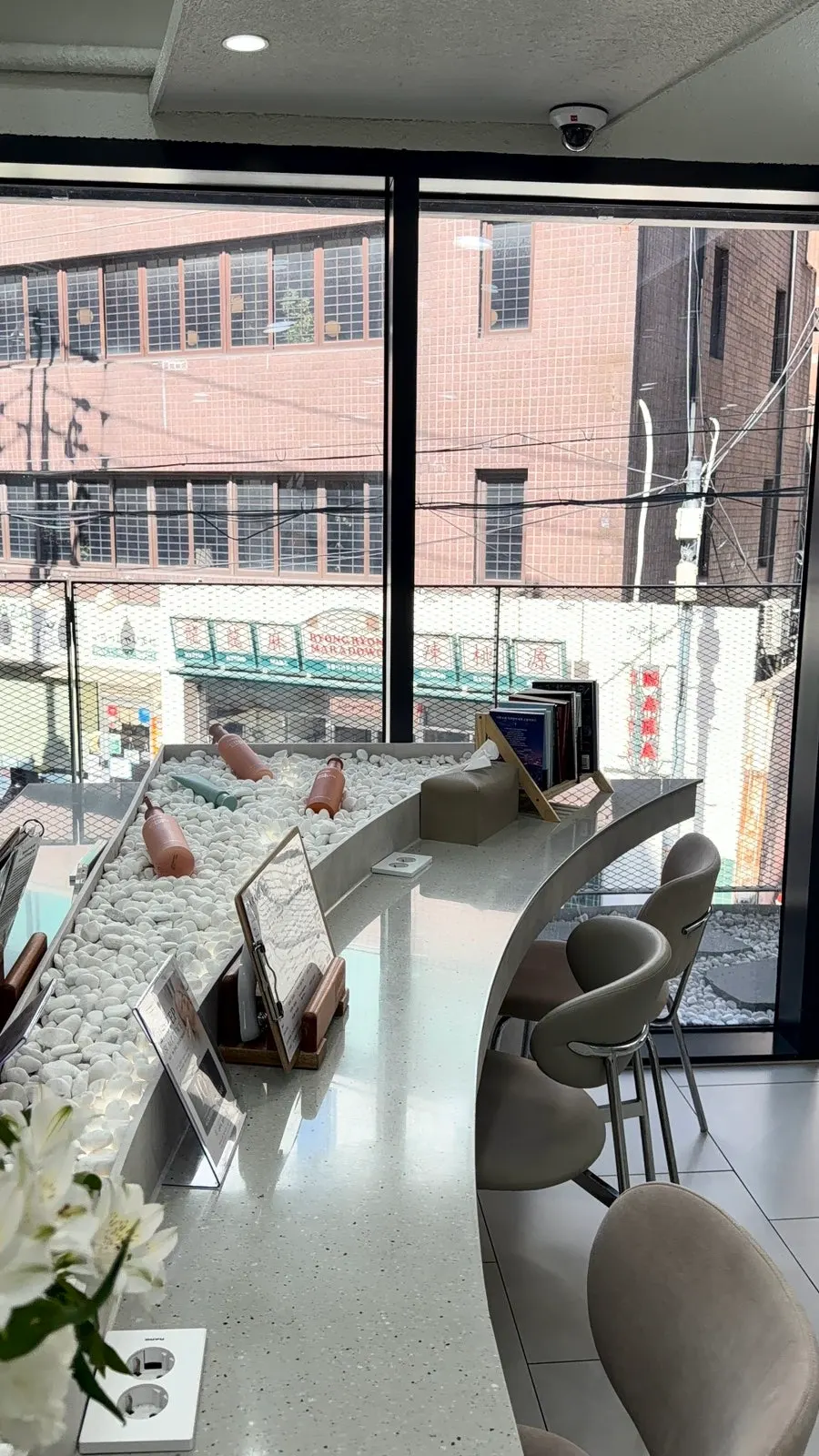 Spacious interior of Park Jun Beauty Lab Gangnam Branch
