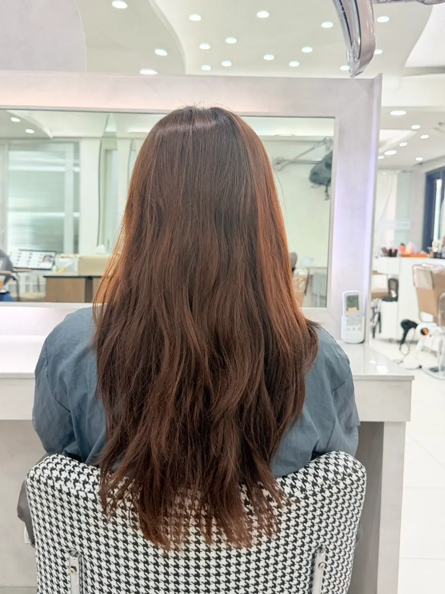 Long hair in front of the mirror before dyeing