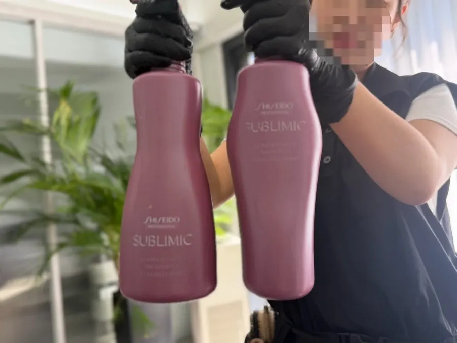 Dedicated clinic shampoo and treatment in the shampoo room