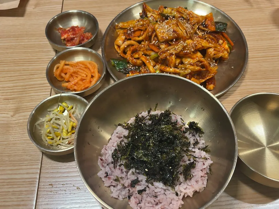 김가루와 곁들인 오징어볶음