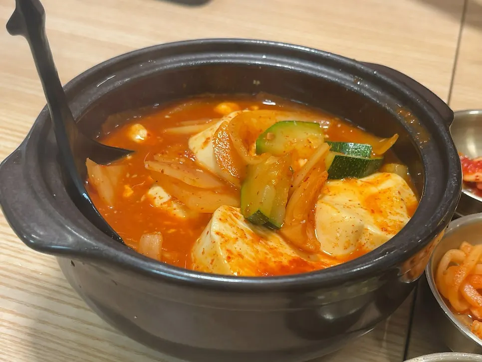 매콤칼칼한 순두부찌개 국물