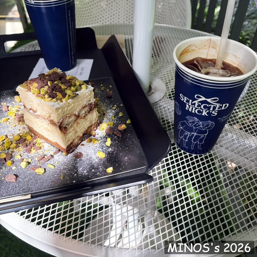 Large pistachio tiramisu