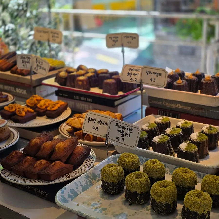 Display of financiers and madeleines